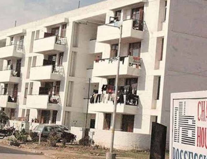 Chandigarh News: 12,752 फ्लैट्स आवंटियों पर बेदखली का खतरा, किस्त बकाया होने से बढ़ी चिंता