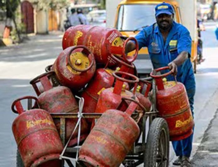 LPG ग्राहकों के लिए बड़ी खबर, आज e-KYC की आखिरी तारीख; 17 अगस्त से बुकिंग पर असर