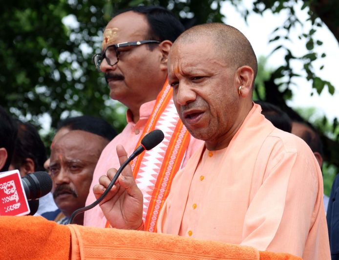 अटल जी का छह दशक का सार्वजनिक जीवन निर्विवाद और निष्कलंक रहाः सीएम योगी