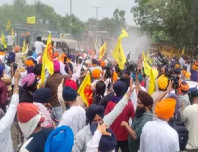 बंदी सिखों की रिहाई की मांग, मरीज का भेष बनाकर राजभवन पहुंचे अकाली दल नेता