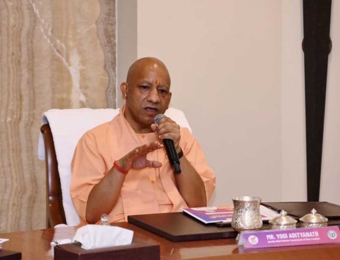 दिव्यांगजनों को डिजिटल सशक्त बना रही योगी सरकार, स्मार्टफोन-टैबलेट से बढ़ी पहुंच