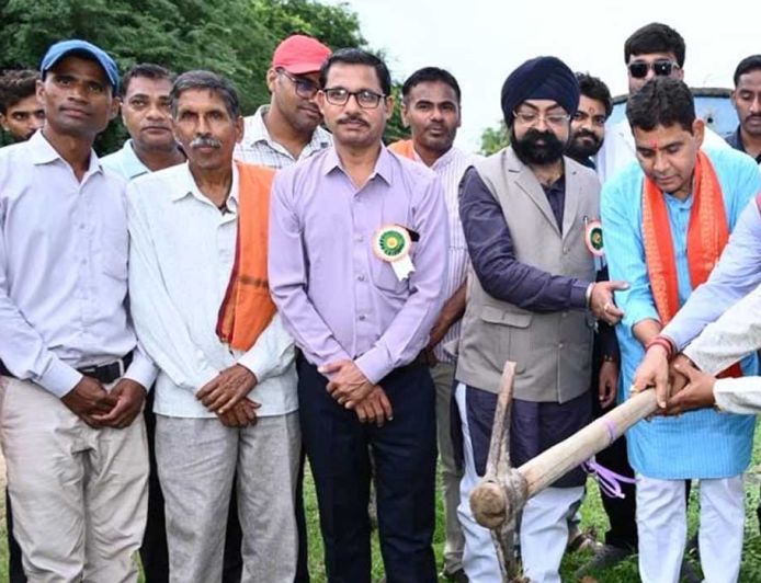 भौतिक प्रगति के साथ अपनी समृद्ध परंपरा और मानवीय मूल्यों को सहेजकर रखना ही सच्चा विकास- मंत्री  टंक राम वर्मा