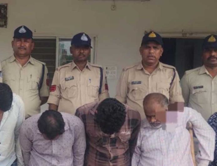 शादी का झांसा देकर कैश-जेवर लूटे, बड़वानी में 24 घंटे में ‘लुटेरी दुल्हन’ गिरोह का पर्दाफाश; पांच गिरफ्तार