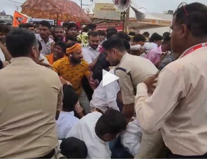 उज्जैन महाकाल में भगदड़ जैसी स्थिति, नागचंद्रेश्वर मंदिर दर्शन के दौरान कई श्रद्धालु घायल