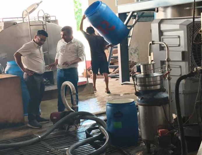 CG में वैद्य फूड प्रोडक्ट पर खाद्य विभाग की छापेमारी, 300 किलो पनीर किया सील
