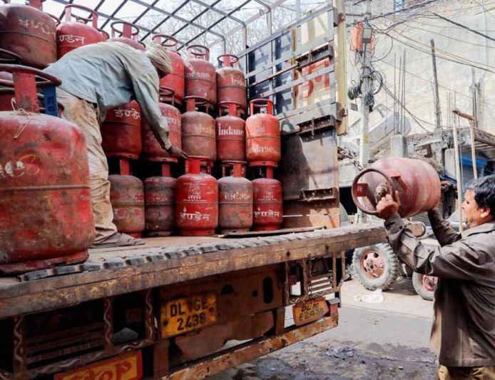 LPG e-KYC की डेडलाइन करीब, 6 दिन में नहीं कराया तो रुक सकती है गैस बुकिंग