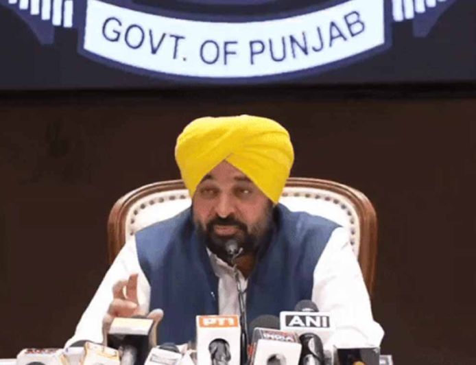 ED की कार्रवाई पर भगवंत मान का BJP पर हमला, बोले- चुनाव से पहले विरोधियों को जेल भेजना लोकतंत्र के खिलाफ