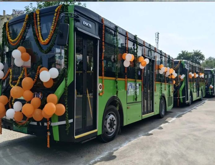 अलवर में शुरू हुई ई-बस सेवा, 50 बसों से शहर के 9 रूटों पर सुधरेगा सार्वजनिक परिवहन