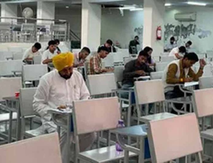 पंजाब के पूर्व CM चन्नी ने PU में दी परीक्षा, बोले- मौका साल में एक बार, पार्टी बैठकें तो होती रहती हैं