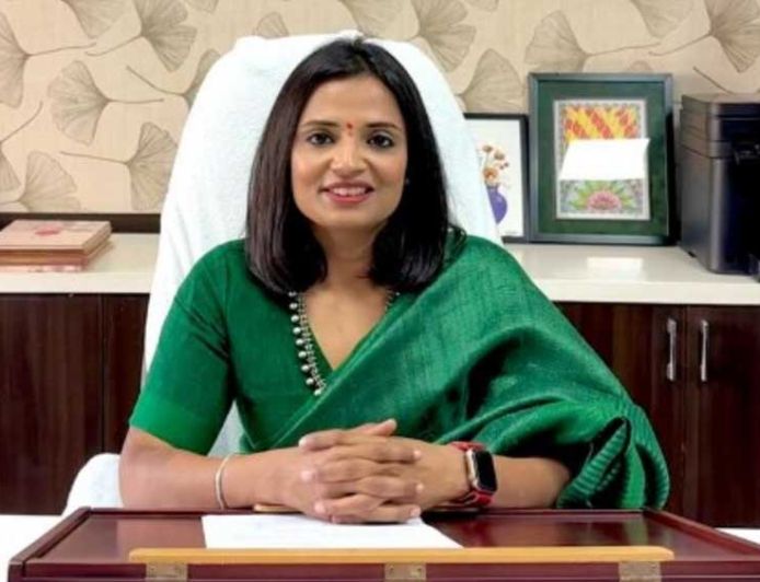 IAS Gargi Jain: माइक्रोसॉफ्ट की नौकरी छोड़ी, UPSC में हासिल की 45वीं रैंक, जानें कौन हैं ‘कलेक्टर दीदी’