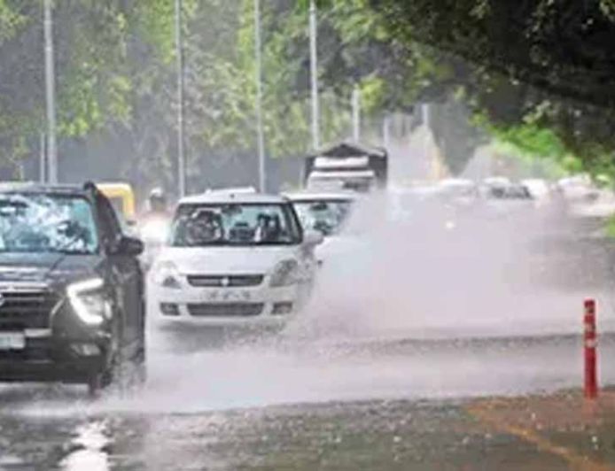 Chandigarh में बदला मौसम का मिजाज, बारिश ने उमस से दिलाई राहत