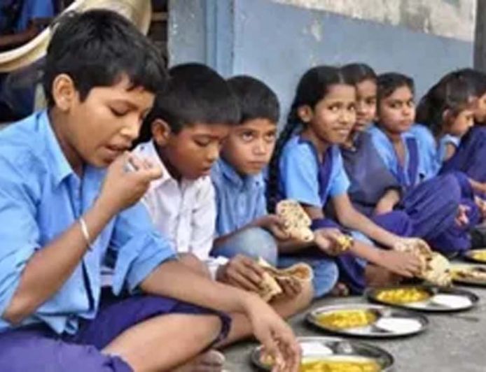मिड-डे-मील में फर्जीवाड़े पर लगेगी लगाम, स्कूलों में डिजिटल होगी बच्चों की हाजिरी