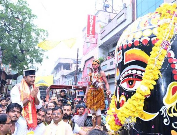 हर हर महादेव’ के जयघोष से गूंजा नरेला, मंत्री विश्वास सारंग की अगुवाई में निकली बाबा महाकाल की भव्य शाही सवारी
