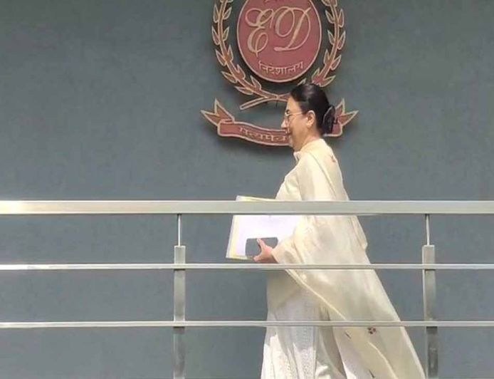 मोहाली आवासीय परियोजना मामले में ED दफ्तर पहुंचीं IAS कंवलप्रीत बराड़
