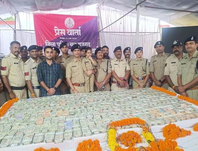 पैसे दोगुने करने का झांसा देकर 2 करोड़ रूपए की धोखाधड़ी करने वाले अंतर्राज्यीय गिरोह का राजगढ़ पुलिस ने किया पर्दाफाश