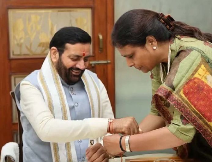 हरियाणा में रक्षाबंधन की धूम, CM सैनी से लेकर हुड्डा तक नेताओं ने बहनों से बंधवाई राखी