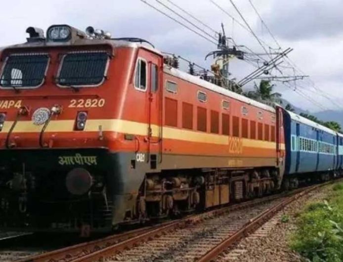 AC कोच भी नहीं सुरक्षित! रायपुर आ रही छात्रा की सोने की चेन चोरी, 29 दिनों में 14 केस