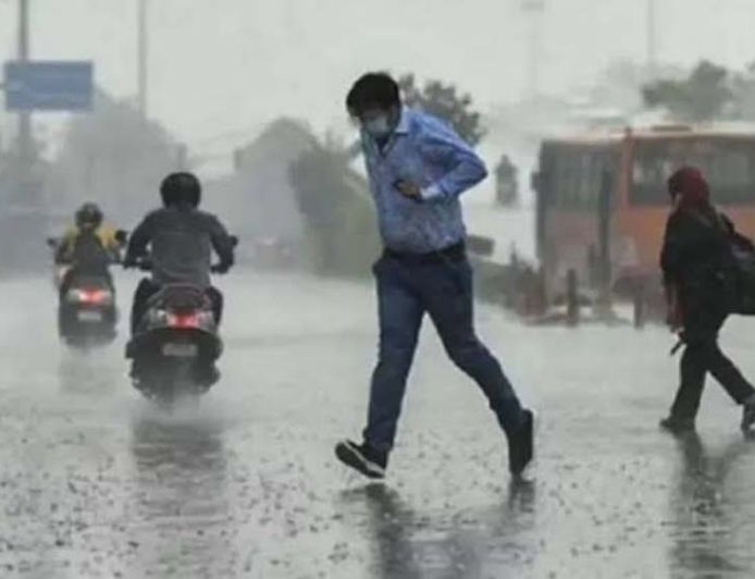 यूपी में 4 सितंबर तक बारिश का अलर्ट, कई जिलों में भारी से बहुत भारी बारिश की चेतावनी