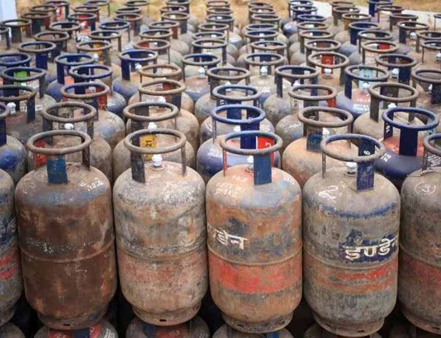 LPG Cylinder Price Cut: एलपीजी सिलेंडर ₹200 सस्ता, दिल्ली से कोलकाता तक बदले नए रेट