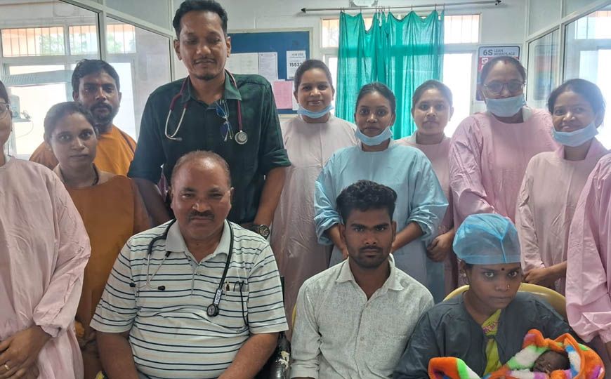 800 ग्राम के अति-कम वजनी नवजात को जिला चिकित्सालय अनूपपुर के SNCU ने दिया नया जीवन
