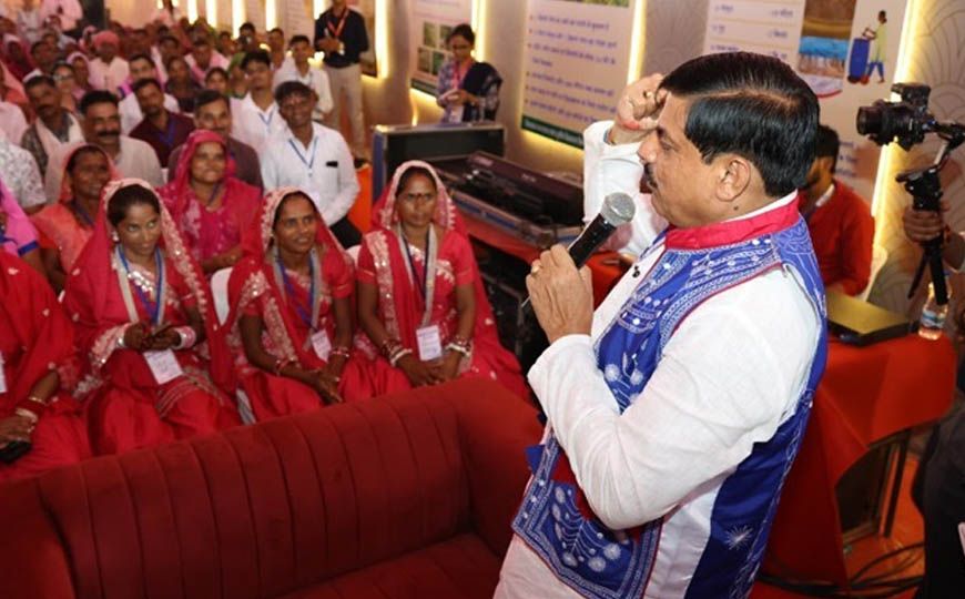 सीएम डॉ. यादव ने कृषि सखियों से किया संवाद, किसान महिलाओं ने बताया कैसे बढ़ी उनकी आय