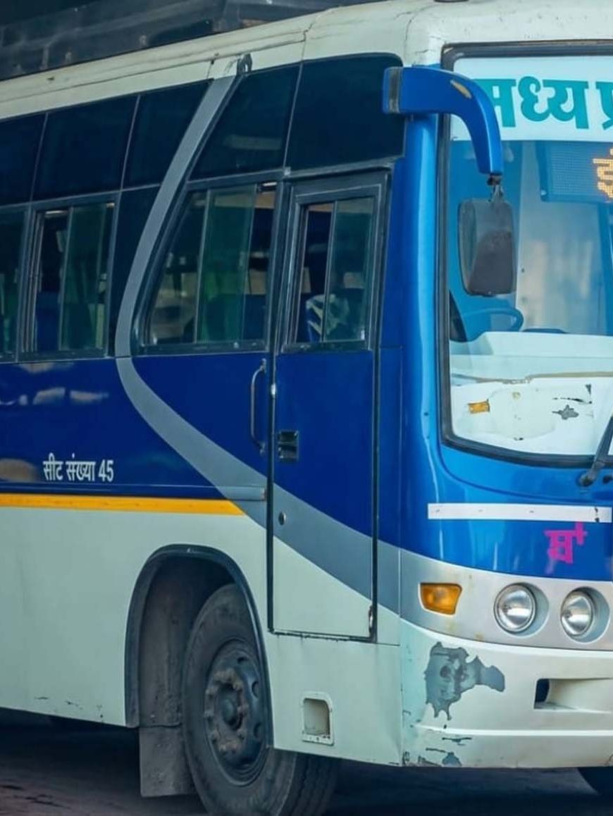 इंदौर-नाशिक मार्ग पर अवैध बसों का संचालन, यात्रियों की सुरक्षा पर सवाल