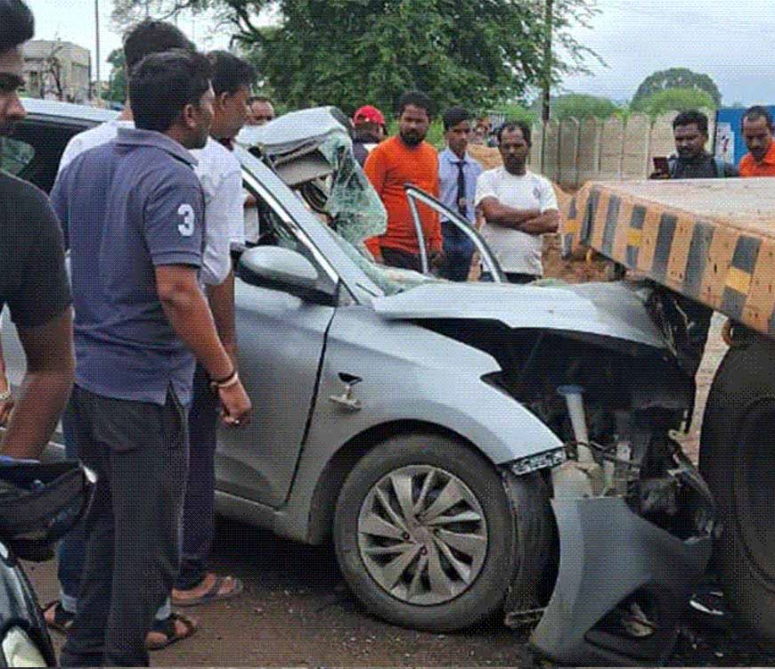 बिलासपुर में 'CMO' लिखी कार की टक्कर से 2 की मौत, हादसे से मचा हड़कंप