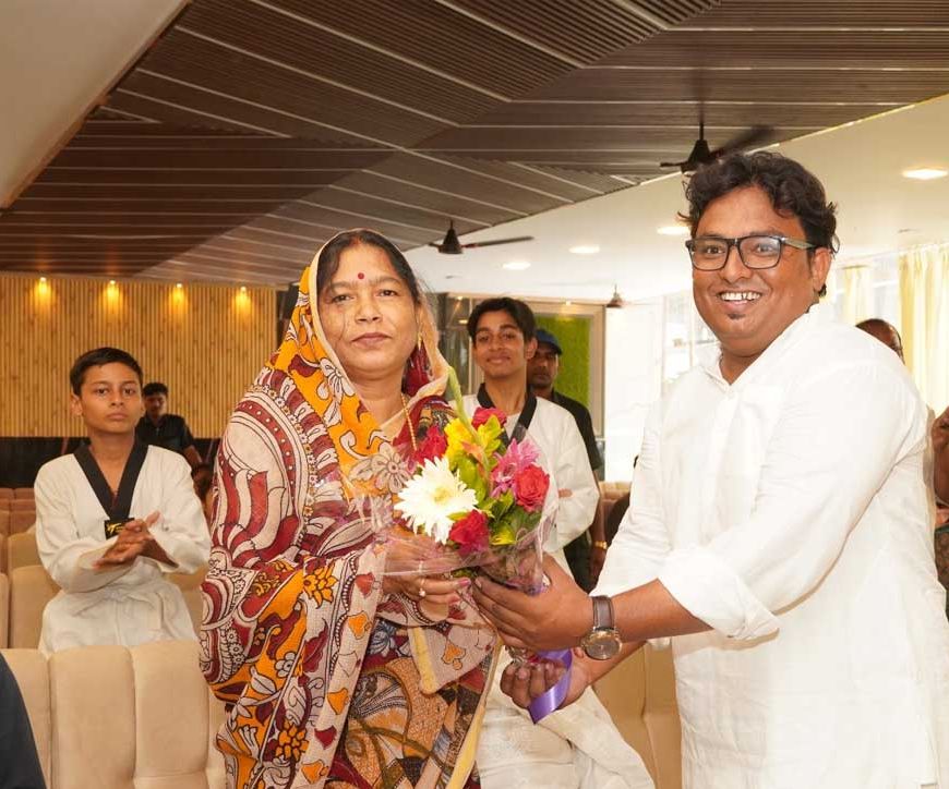 *वैढ़न में ताइक्वांडो छात्र एवं अंतरराष्ट्रीय मास्टर अनस खान किए गए सम्मानित बेटियों को आत्मरक्षा के लिए प्रेरित करने का लिया संकल्प*