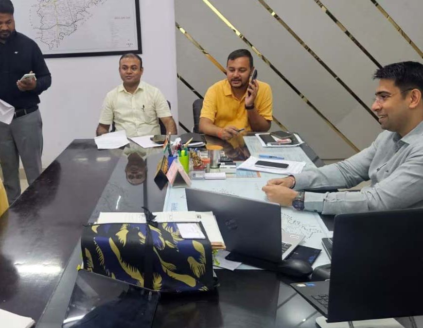 मासूम आश्वी की गुहार पर जागा प्रशासन, डीएम ने दिया समाधान का भरोसा