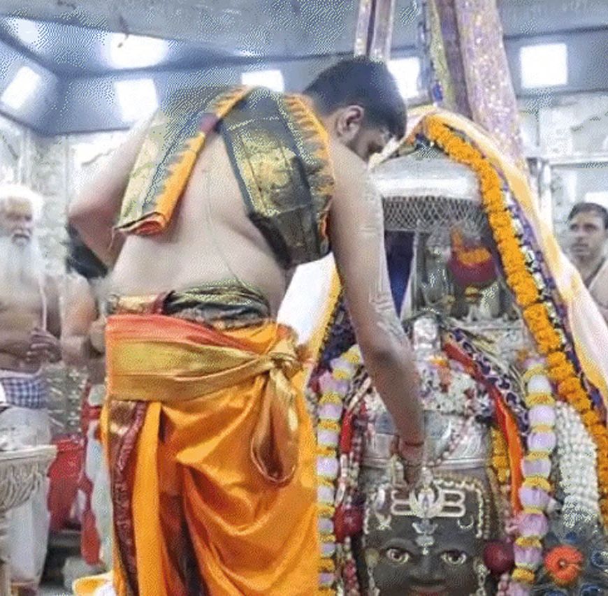 महाकाल मंदिर में उमड़ा आस्था का सैलाब, 1.10 लाख श्रद्धालुओं ने किए दर्शन; ओंकारेश्वर-पशुपतिनाथ में भी लंबी कतारें