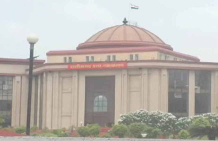 CG हाईकोर्ट की सख्त टिप्पणी: शोकसभा के नाम पर पूरे दिन मामलों की सुनवाई टालना अनुचित