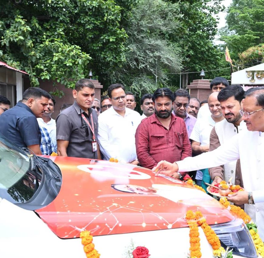 मुख्यमंत्री विष्णु देव साय ने धरसींवा विधानसभा को दी निःशुल्क एम्बुलेंस की सौगात