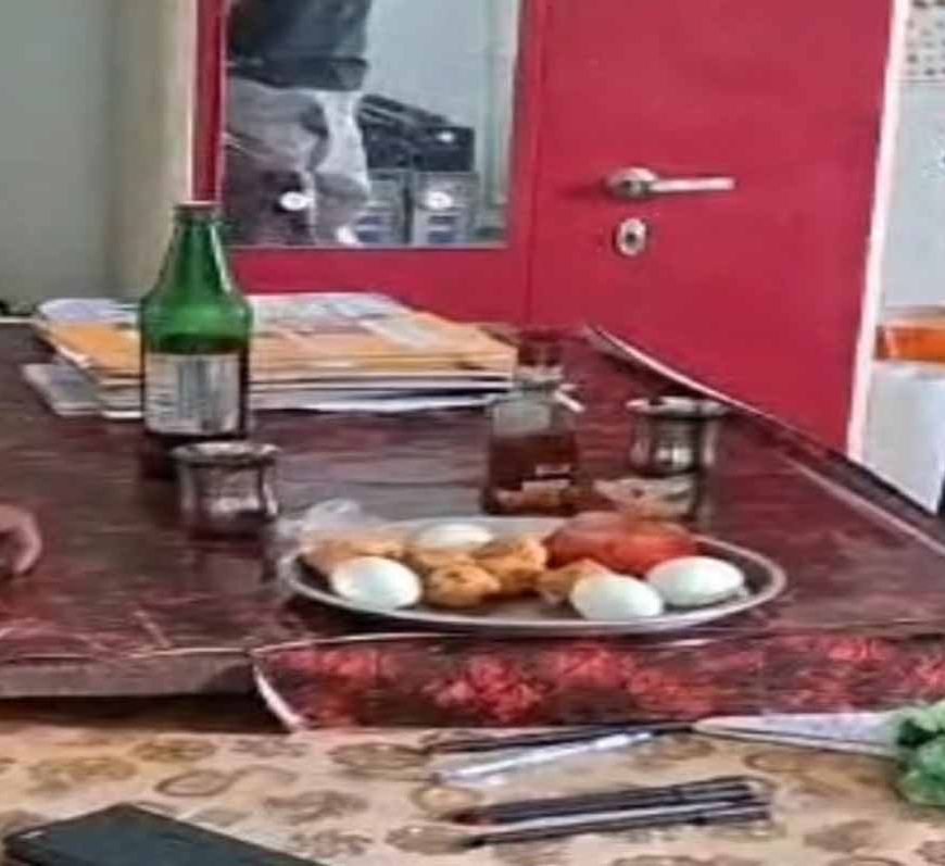 CG के स्कूल में शराब पार्टी करने वाले दोनों शिक्षक निलंबित, शिक्षा विभाग की बड़ी कार्रवाई