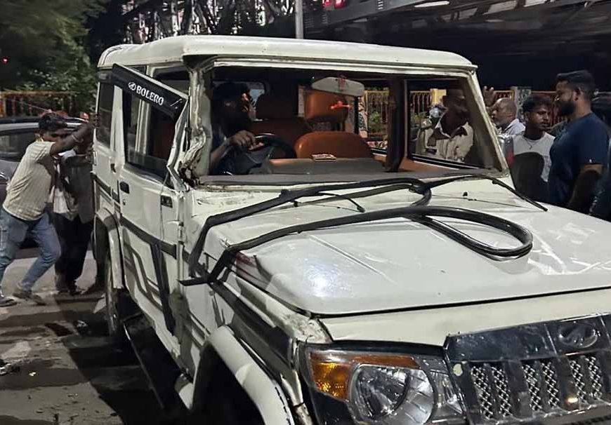 CG में बस और बोलेरो की जोरदार टक्कर, कई यात्री घायल