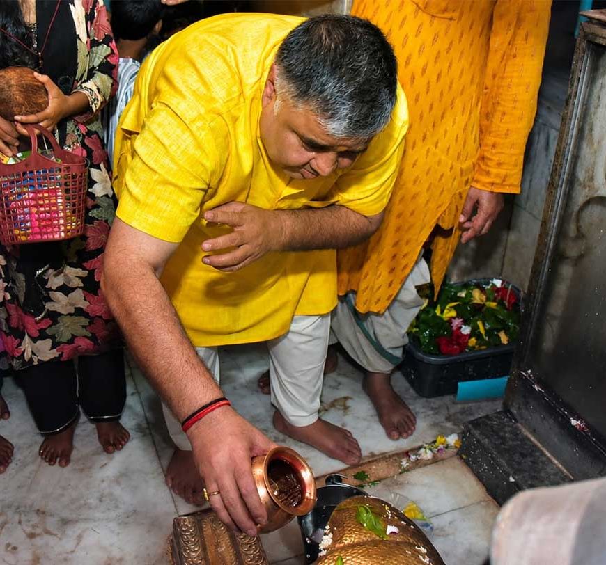 श्रावण के प्रथम सोमवार पर कैबिनेट मंत्री  राजेश अग्रवाल ने लखनपुर शिव मंदिर में विधि-विधान से किया जलाभिषेक,  प्रदेशवासियों के सुख, शांति, समृद्धि और खुशहाली की कामना