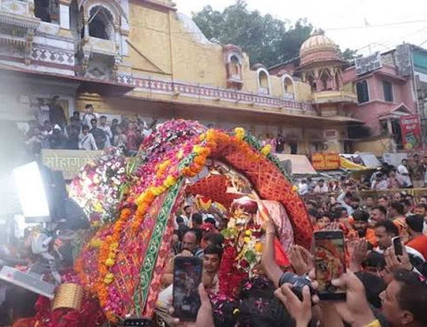 श्रावण के प्रथम सोमवार भगवान  महाकाल मनमहेश स्वरूप में नगर भ्रमण पर निकले