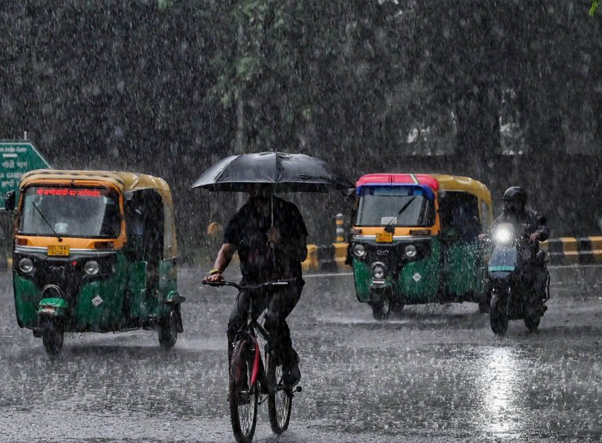 10 राज्यों में आंधी-तूफान और भारी बारिश का अलर्ट, UP समेत कई इलाकों में बदलेगा मौसम