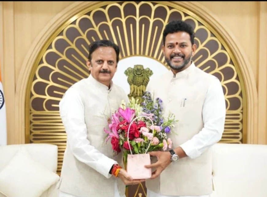 उप मुख्यमंत्री शुक्ल ने केंद्रीय नागरिक उड्डयन मंत्री से नायडू से की सौजन्य भेंट