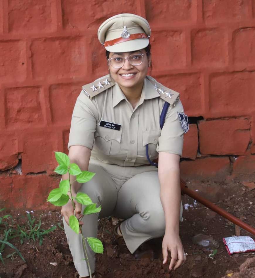 7वीं वाहिनी विसबल भोपाल द्वारा लाल परेड ग्राउंड में 300 पौधों का रोपण