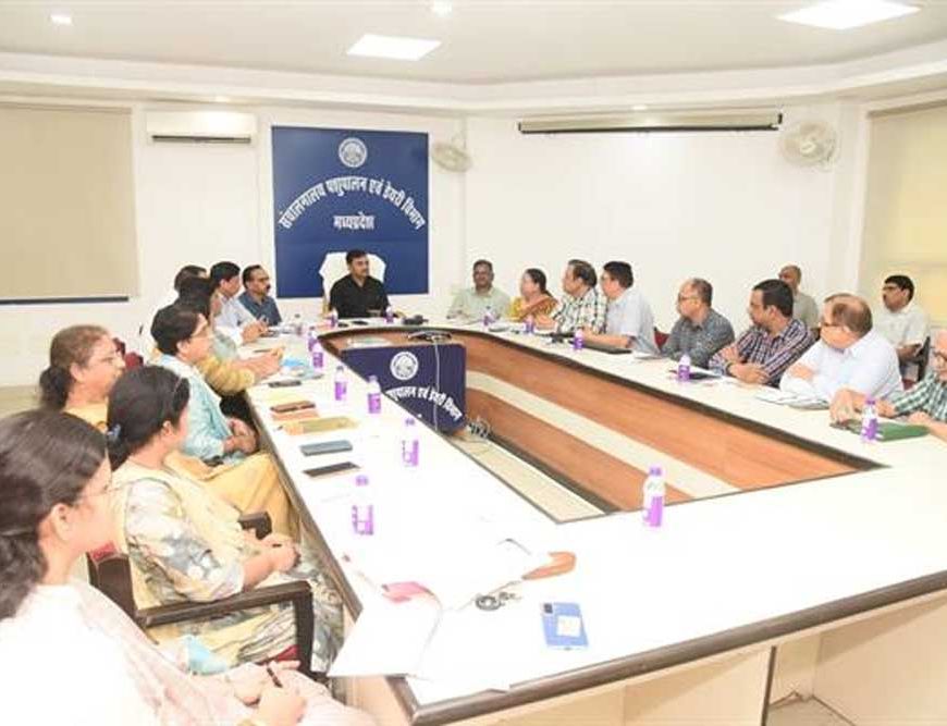 नस्ल सुधार के लिए सॉर्टेड सेक्स्ड सीमेन तकनीक अपनाने पशुपालकों को करें जागरूक : डॉ. सुदाम पी. खाड़े