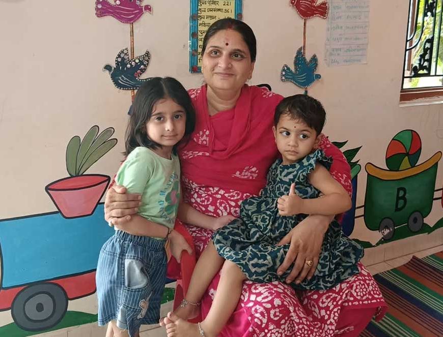ममता, समर्पण और संकल्प की मिसाल बनीं आंगनवाड़ी कार्यकर्ता शर्मिला ठाकुर