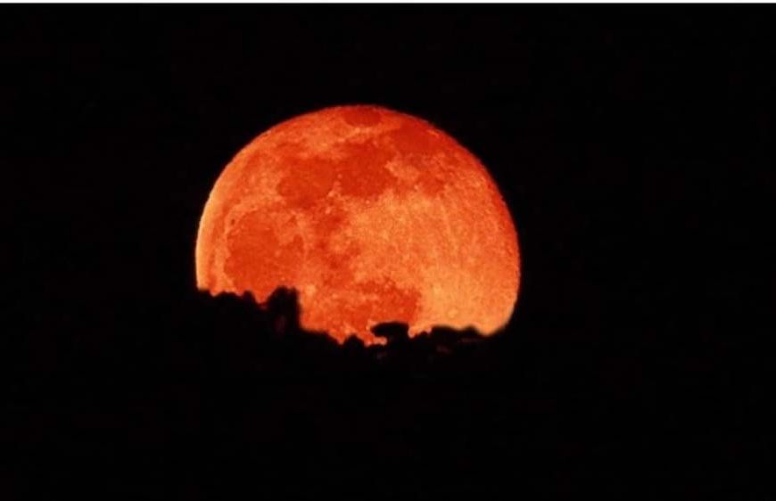 रक्षाबंधन पर लगेगा चंद्र ग्रहण, जानें भारत में असर और सूतक काल की सच्चाई