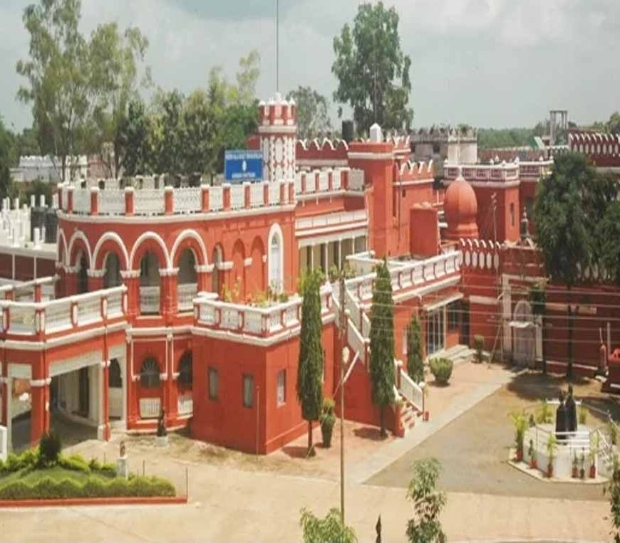 CG के खैरागढ़ में 230 साल पुरानी लिथोग्राफी कला आज भी जीवित, जर्मनी के पत्थरों पर सीख रहे छात्र