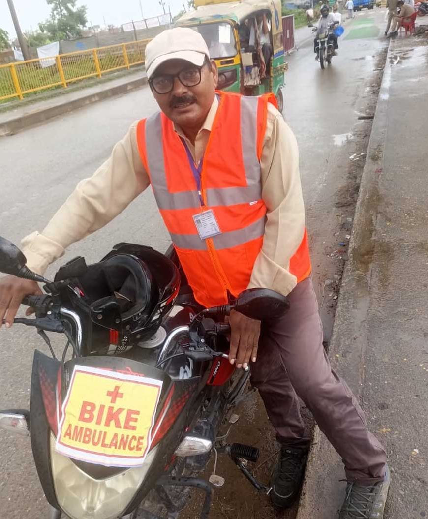 कांवड़ मार्गों पर दौड़ रहीं बाइक एंबुलेंस, मिनटों में मिल रहा उपचार