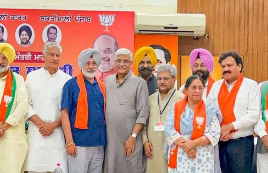 Punjab BJP में मचा सियासी घमासान, कांग्रेस के बाद अब इस्तीफों की लगी झड़ी