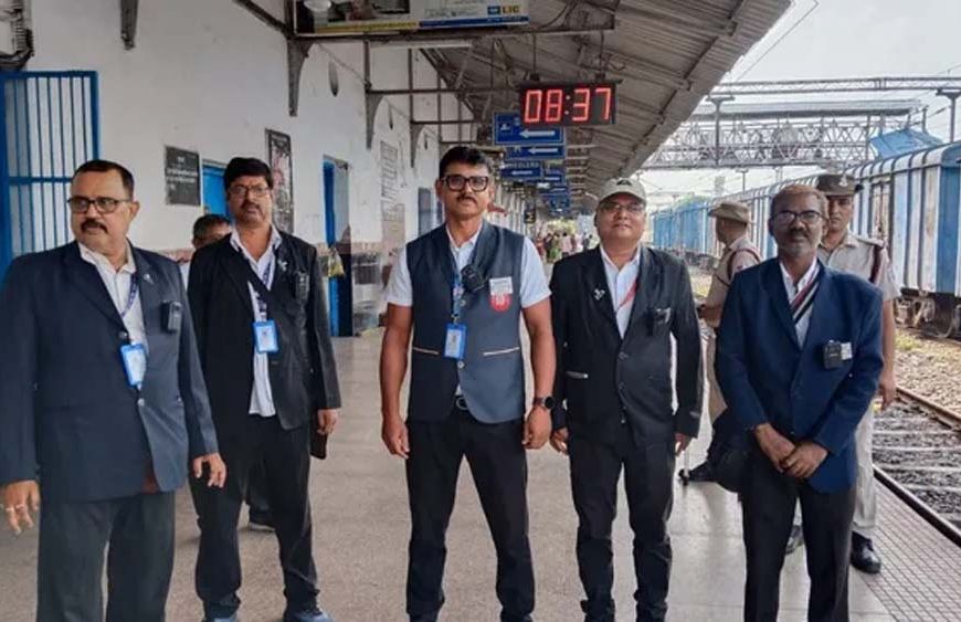 रेलवे में बड़ा बदलाव, अब टीटीई की टिकट जांच बॉडी कैमरे में होगी रिकॉर्ड