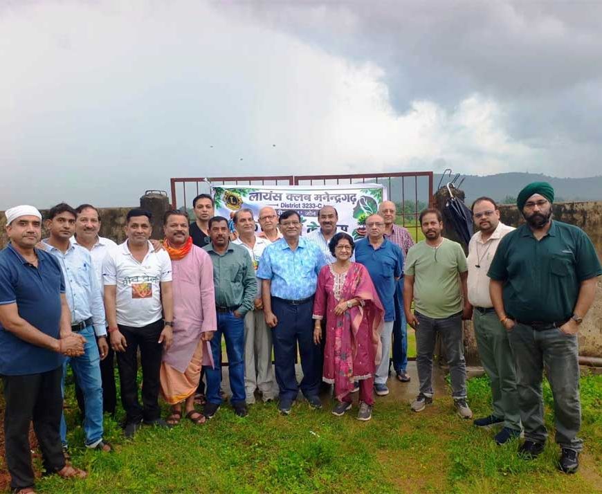पर्यावरण संरक्षण का संदेश:लालपुर क्रीड़ा परिसर में वृहद वृक्षारोपण