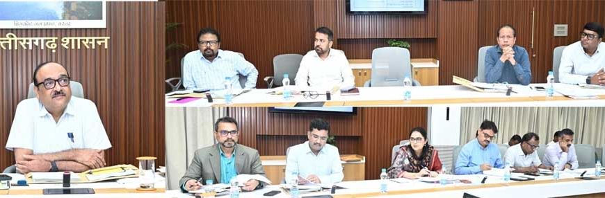 मुख्य सचिव ने नक्सल मुक्त क्षेत्रों में अधोसंरचना विकास और बुनियादी सुविधाओं को प्राथमिकता देने के दिए निर्देश