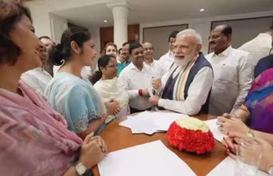 शेर की दहाड़ है प्यारे... Sayani Ghosh ने PM Modi के साथ शेयर की तस्वीर, जानिए कैप्शन में क्या लिखा