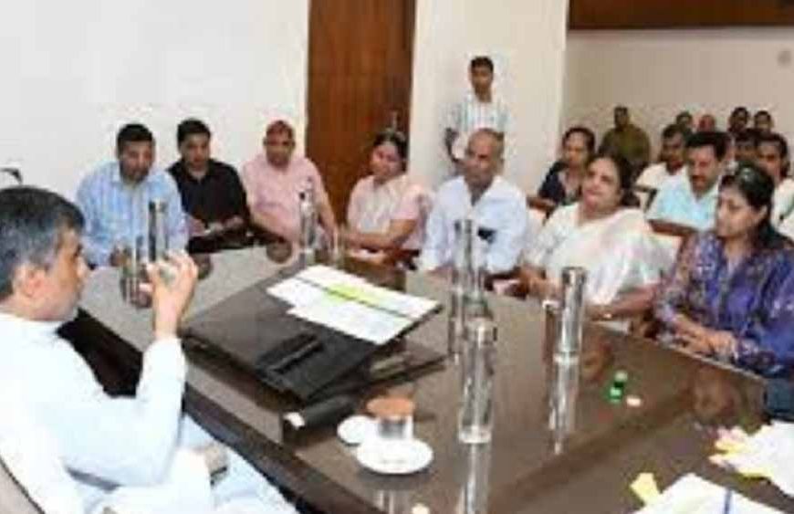 हरियाणा के शिक्षा मंत्री महिपाल ढांडा ने कानूनगो को लगाई फटकार, बोले- ‘जनता की सेवा के लिए हो, थानेदार मत बनो’